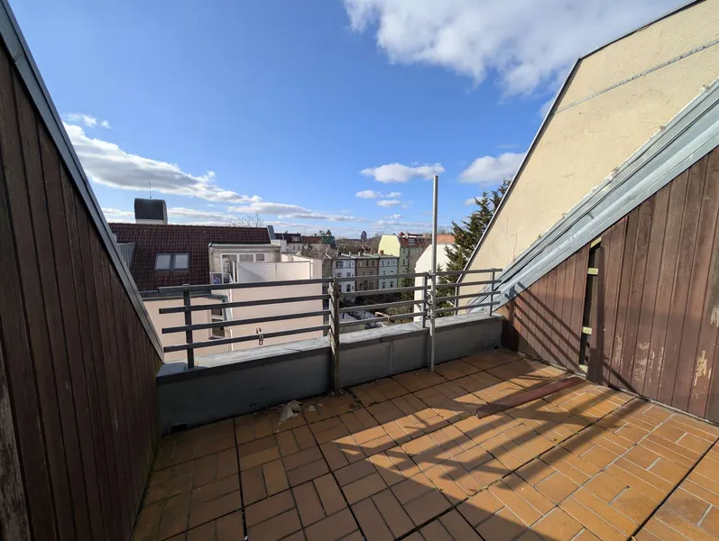 Attraktive 2-Zimmer- Penthouse Wohnung mit Balkon in Berlin-Tegel — photo 1